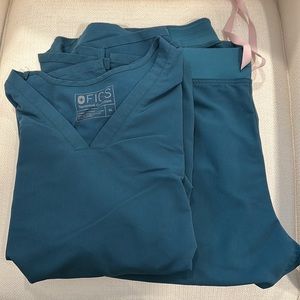 Figs scrubs (2)